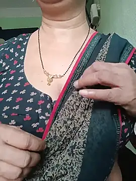 Snapshot of Rosy-B chatting on July 15, 12:27 am Rosy-B online show from July 15, 12:27 am