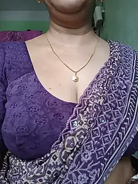 Snapshot of Rosy-B chatting on August 3, 12:20 am Rosy-B online show from August 3, 12:20 am