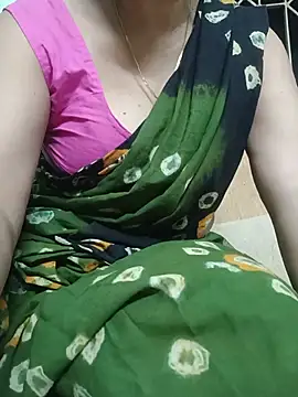 Snapshot of Rosy-B chatting on August 5, 1:58 pm Rosy-B online show from August 5, 1:58 pm