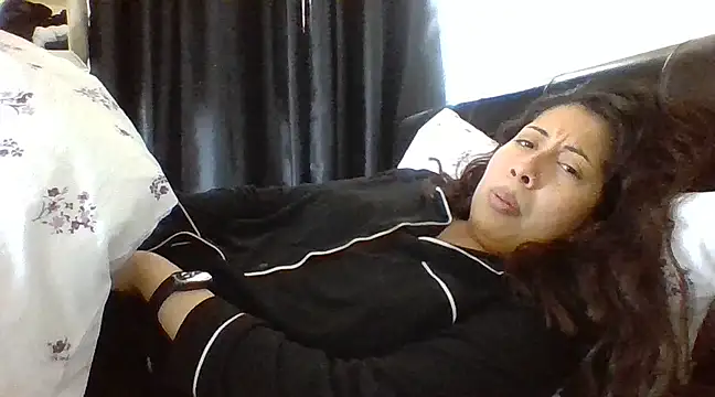 Snapshot of LorenaAnderson chatting on February 5, 10:19 am LorenaAnderson online show from February 5, 10:19 am