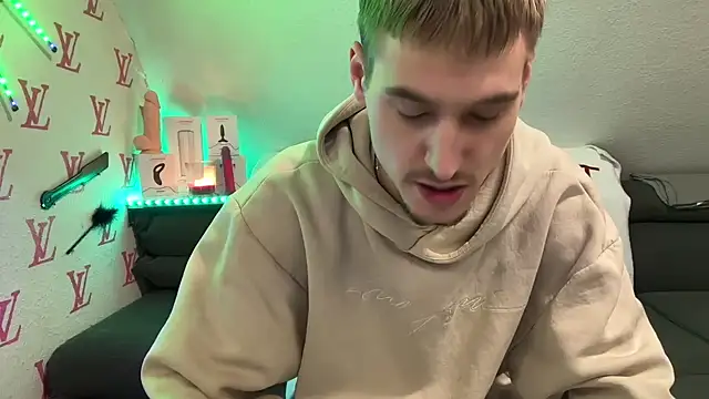 Snapshot of Cookieboy88 chatting on January 19, 4:33 pm Cookieboy88 online show from January 19, 4:33 pm