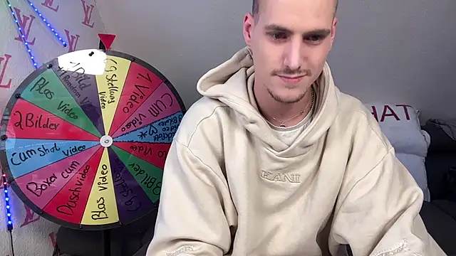 Snapshot of Cookieboy88 chatting on February 6, 3:37 pm Cookieboy88 online show from February 6, 3:37 pm