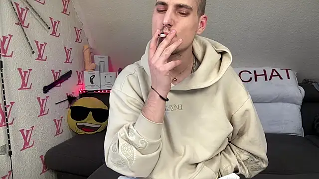 Snapshot of Cookieboy88 chatting on February 8, 3:48 pm Cookieboy88 online show from February 8, 3:48 pm