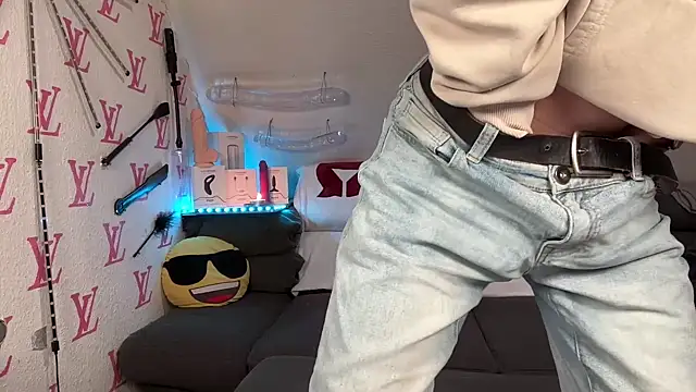 Snapshot of Cookieboy88 chatting on February 10, 5:39 pm Cookieboy88 online show from February 10, 5:39 pm