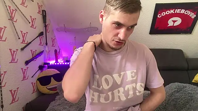 Cookieboy88 online show from April 14, 2:34 pm