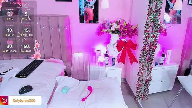 Snapshot of RolyLoren chatting on December 12, 2:37 am RolyLoren online show from December 12, 2:37 am