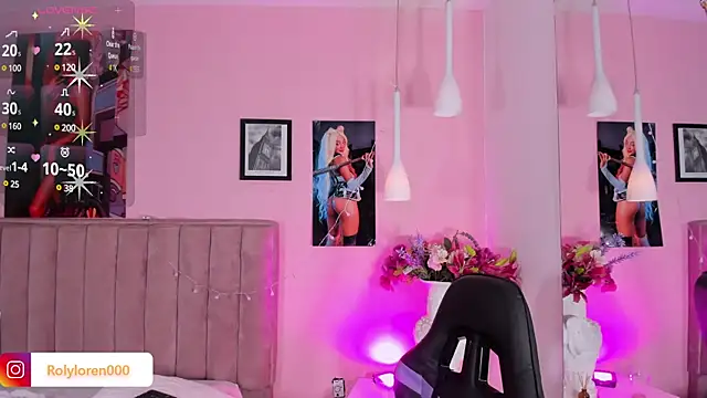 Snapshot of RolyLoren chatting on January 21, 6:23 pm RolyLoren online show from January 21, 6:23 pm