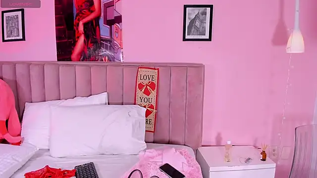 Snapshot of RolyLoren chatting on February 14, 7:02 pm RolyLoren online show from February 14, 7:02 pm