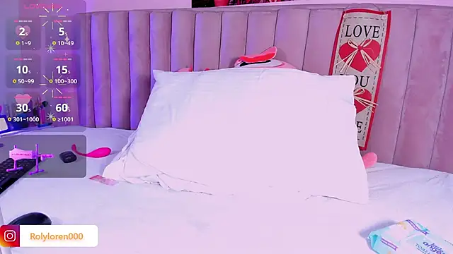 Snapshot of RolyLoren chatting on February 20, 3:45 am RolyLoren online show from February 20, 3:45 am