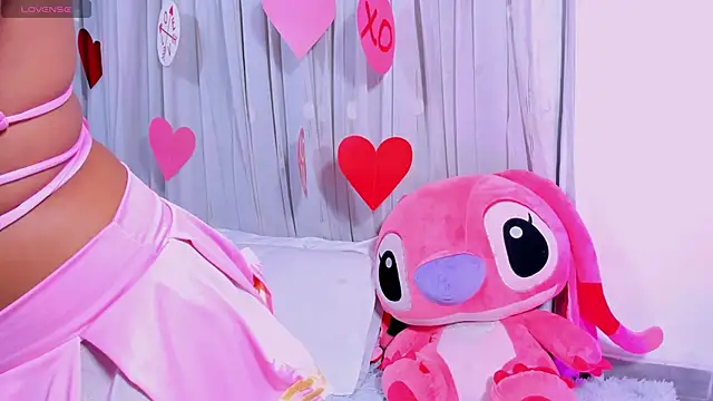 Snapshot of RolyLoren chatting on March 1, 6:54 pm RolyLoren online show from March 1, 6:54 pm