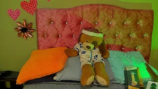 blue violette  online show from November 2, 6:43 pm