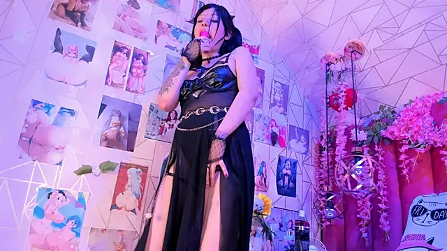 Snapshot of Alicebenett chatting on October 7, 9:12 pm Alicebenett online show from October 7, 9:12 pm