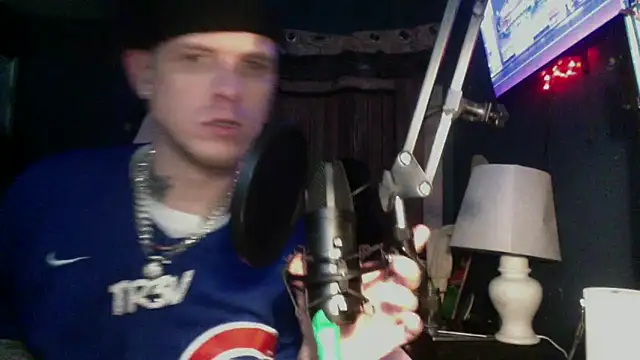 traejddd online show from June 8, 7:03 pm