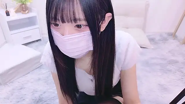 Snapshot of Suzu_ch_xx chatting on January 11, 12:44 am Suzu ch xx online show from January 11, 12:44 am