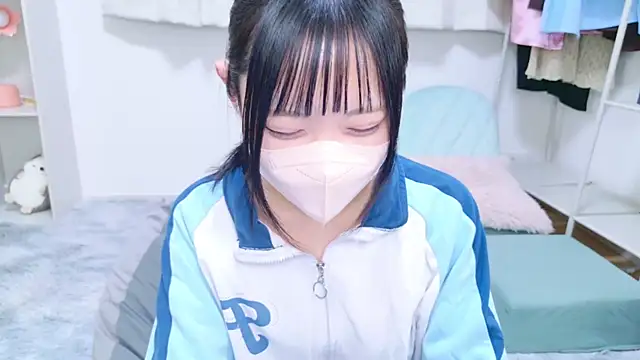 Snapshot of Suzu_ch_xx chatting on February 16, 9:27 pm Suzu ch xx online show from February 16, 9:27 pm