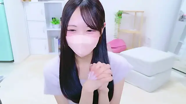 Snapshot of Suzu_ch_xx chatting on June 7, 4:00 pm Suzu ch xx online show from June 7, 4:00 pm