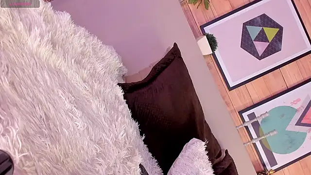 IzzyWild online show from February 25, 2:44 pm