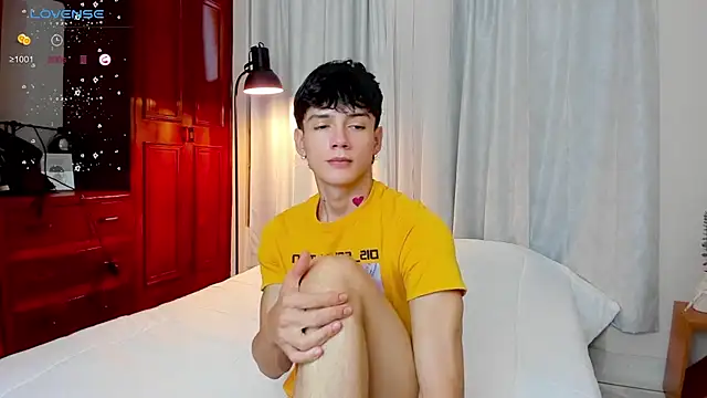 Snapshot of badboy_one_ chatting on October 24, 9:33 pm badboy one online show from October 24, 9:33 pm