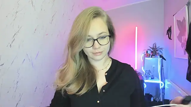 holly xglam online show from October 21, 5:46 pm