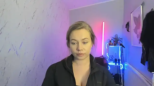 holly xglam online show from November 4, 7:24 pm