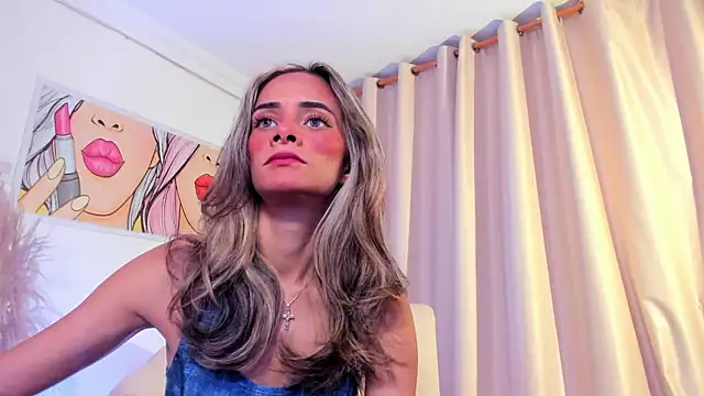 Snapshot of SkiinnyAna chatting on February 13, 7:32 pm SkiinnyAna online show from February 13, 7:32 pm