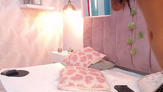 LeenaBrown online show from February 22, 3:58 pm