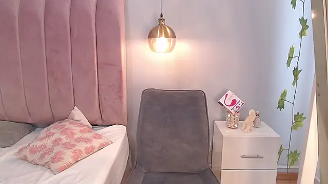 LeenaBrown online show from March 19, 3:51 pm