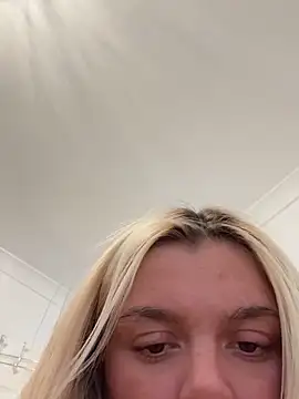 IrishTeenBarbie69 online show from April 12, 1:49 pm