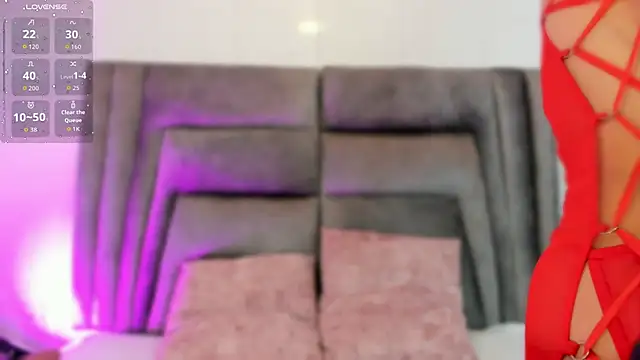 Snapshot of sophiee_smith chatting on September 16, 11:44 am sophiee smith online show from September 16, 11:44 am
