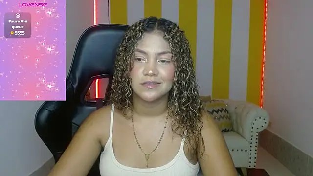 Snapshot of Cristal_War chatting on December 16, 11:28 pm Cristal War online show from December 16, 11:28 pm