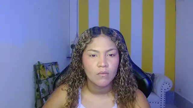 Snapshot of Cristal_War chatting on January 3, 11:33 pm Cristal War online show from January 3, 11:33 pm