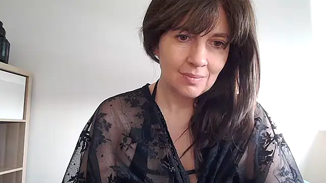 Ella Next Door online show from January 11, 1:05 pm