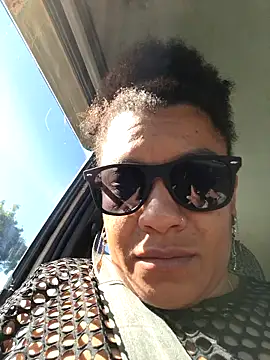 Snapshot of Selket11 chatting on January 1, 1:48 pm Selket11 online show from January 1, 1:48 pm