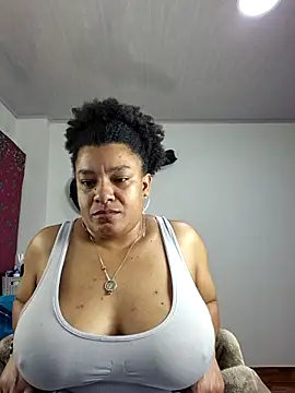 Snapshot of Selket11 chatting on December 18, 12:17 am Selket11 online show from December 18, 12:17 am