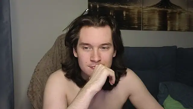 Snapshot of MoreRealAlex chatting on April 29, 5:33 am MoreRealAlex online show from April 29, 5:33 am