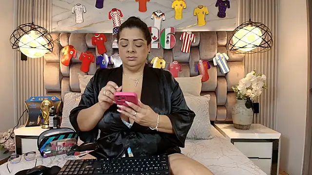Snapshot of JenSexy_ chatting on July 13, 1:03 pm JenSexy online show from July 13, 1:03 pm