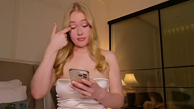 JuliaJaee online show from November 27, 2:19 pm