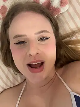 Snapshot of charmillebr chatting on February 8, 4:47 am charmillebr online show from February 8, 4:47 am