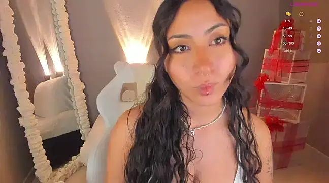 Snapshot of amber_curly chatting on January 15, 9:09 pm amber curly online show from January 15, 9:09 pm