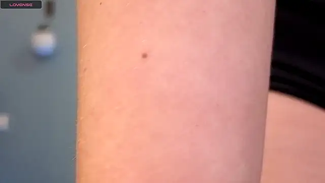 Snapshot of AnnaMaee chatting on February 10, 12:52 am AnnaMaee online show from February 10, 12:52 am