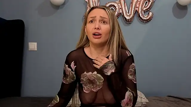 Snapshot of AnnaMaee chatting on February 28, 3:26 am AnnaMaee online show from February 28, 3:26 am