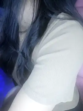 Snapshot of _Linez_ chatting on March 18, 7:53 pm  Linez  online show from March 18, 7:53 pm