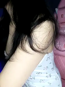 Snapshot of _Linez_ chatting on March 22, 5:52 pm  Linez  online show from March 22, 5:52 pm