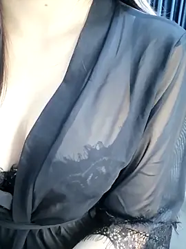 Snapshot of _Linez_ chatting on November 28, 5:04 pm Linez online show from November 28, 5:04 pm