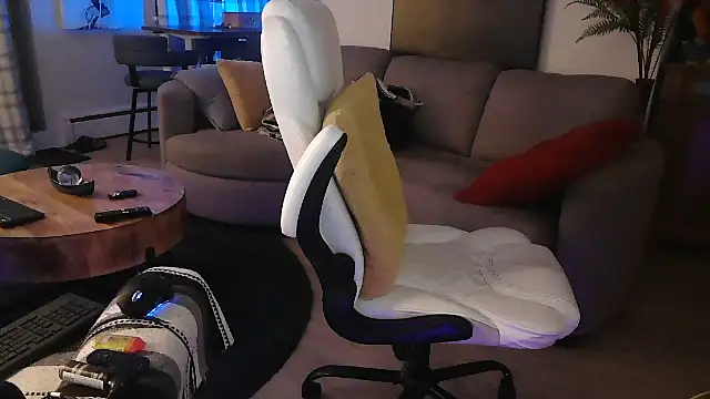 Snapshot of Towndude123 chatting on December 22, 6:06 am Towndude123 online show from December 22, 6:06 am