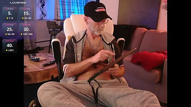 Snapshot of Towndude123 chatting on December 30, 2:42 am Towndude123 online show from December 30, 2:42 am