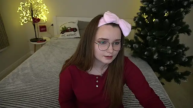 Snapshot of MagicPeachh_ chatting on December 9, 2:17 pm MagicPeachh online show from December 9, 2:17 pm
