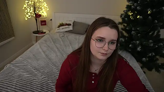 Snapshot of MagicPeachh_ chatting on December 9, 8:23 pm MagicPeachh online show from December 9, 8:23 pm