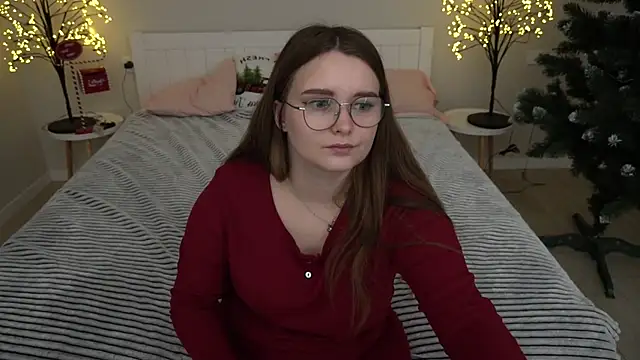Snapshot of MagicPeachh_ chatting on December 23, 7:28 am MagicPeachh online show from December 23, 7:28 am
