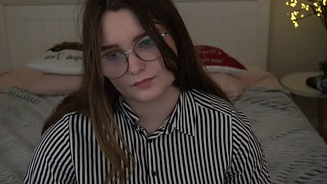 Snapshot of MagicPeachh_ chatting on December 24, 7:55 pm MagicPeachh online show from December 24, 7:55 pm
